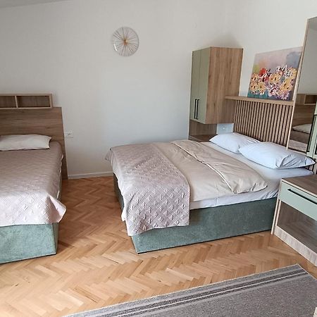 Diana Rooms And Apartments Starigrad Paklenica Bagian luar foto