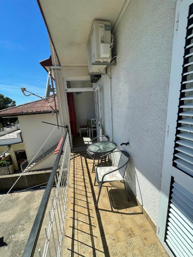 Diana Rooms And Apartments Starigrad Paklenica Bagian luar foto