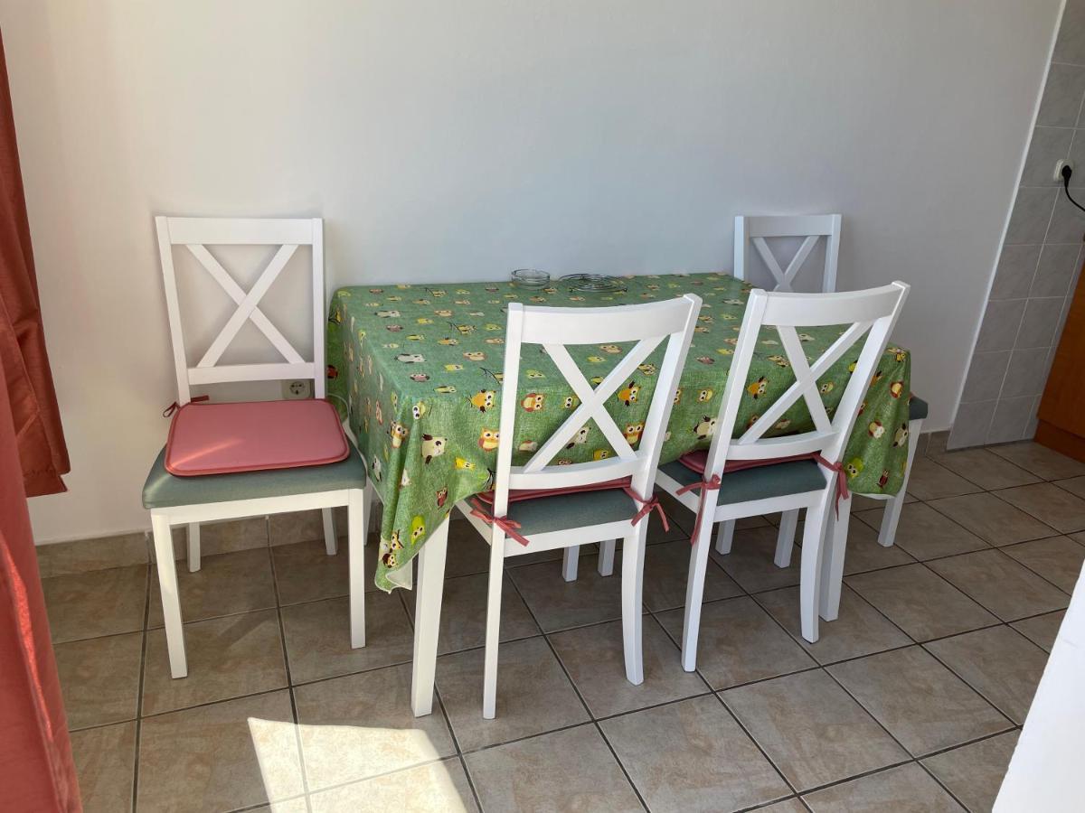 Diana Rooms And Apartments Starigrad Paklenica Bagian luar foto