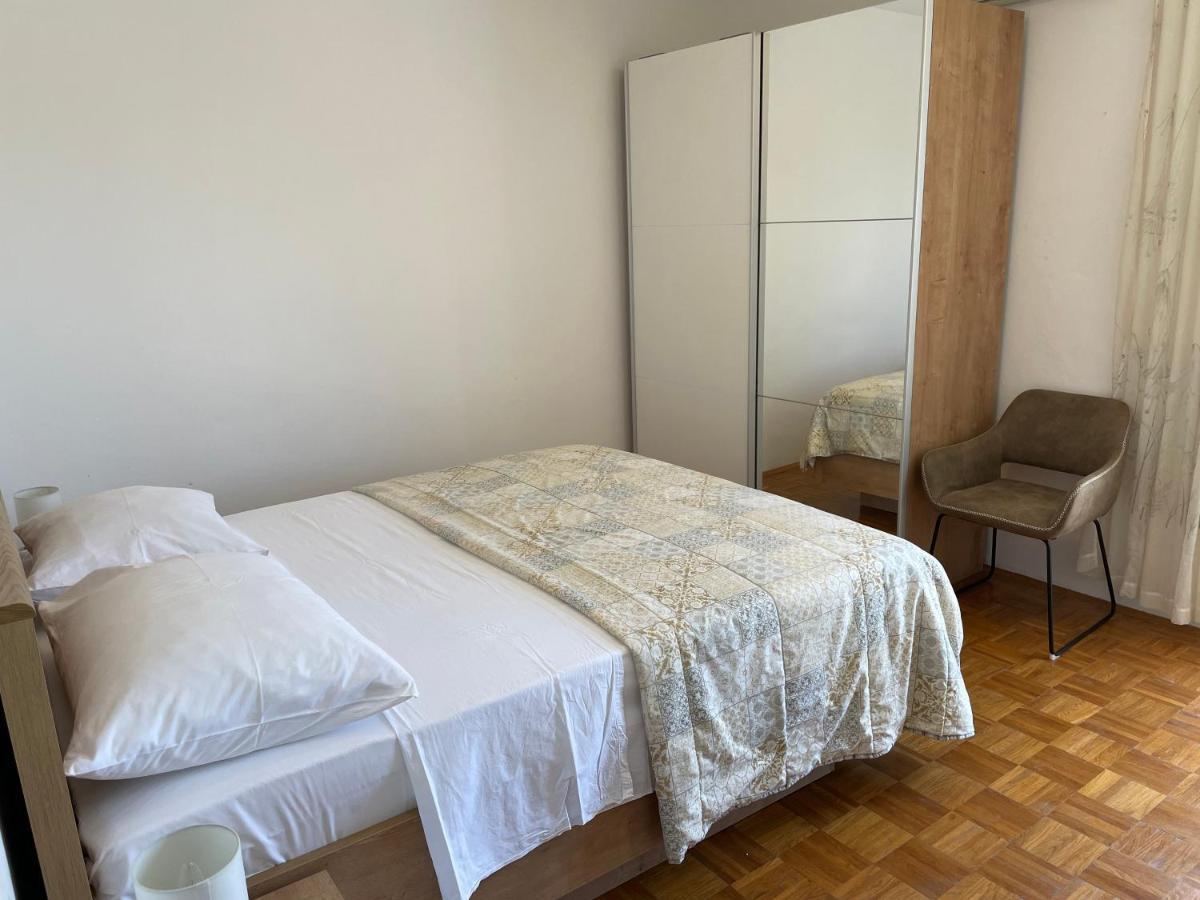 Diana Rooms And Apartments Starigrad Paklenica Bagian luar foto