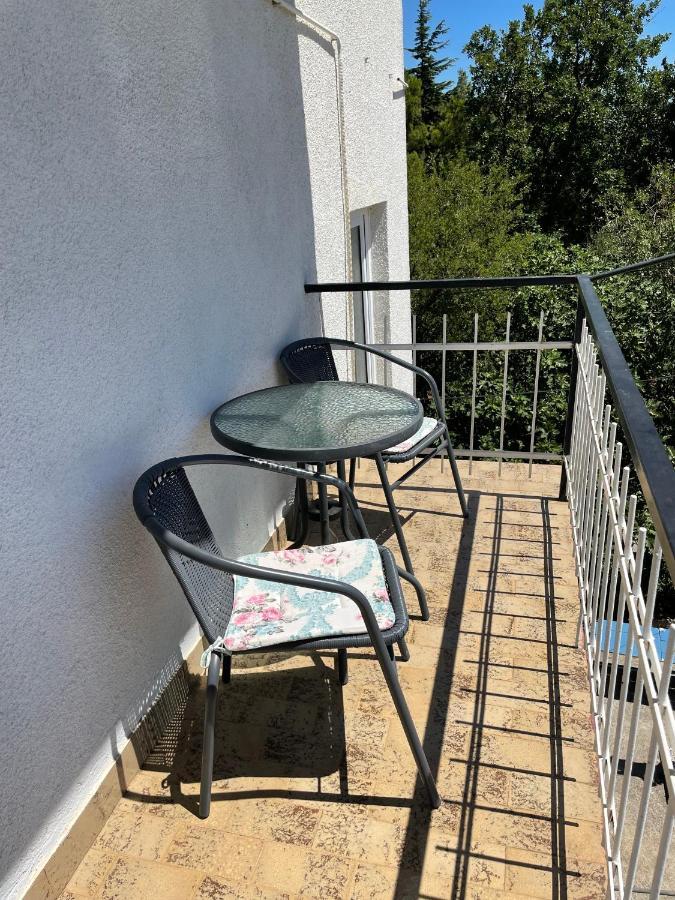 Diana Rooms And Apartments Starigrad Paklenica Bagian luar foto