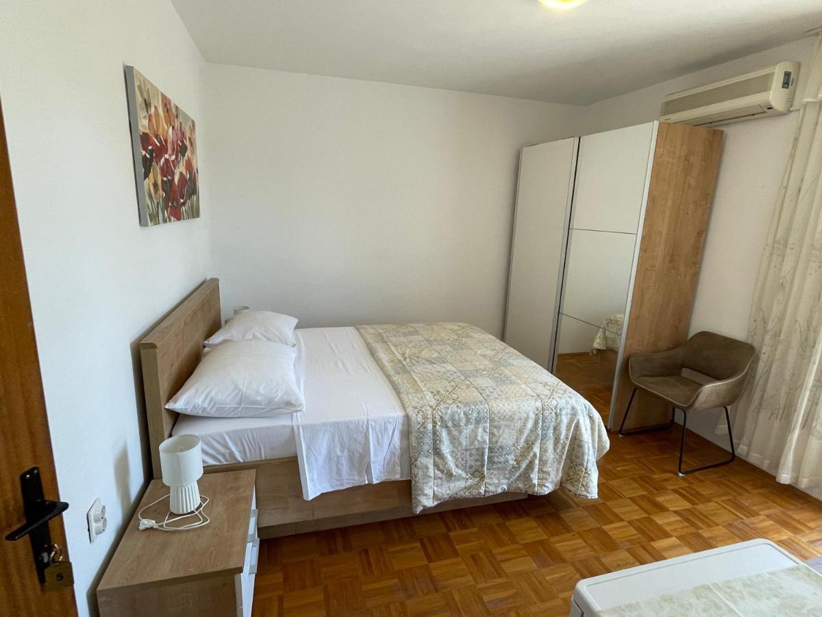 Diana Rooms And Apartments Starigrad Paklenica Bagian luar foto
