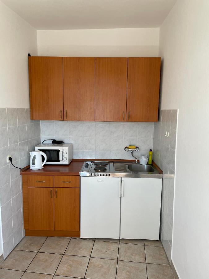 Diana Rooms And Apartments Starigrad Paklenica Bagian luar foto