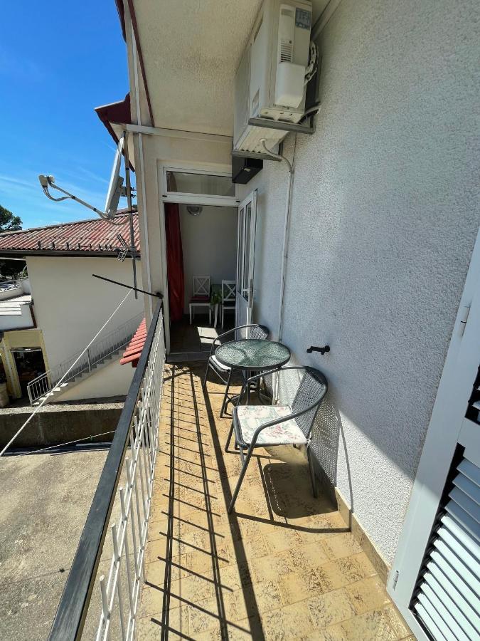 Diana Rooms And Apartments Starigrad Paklenica Bagian luar foto