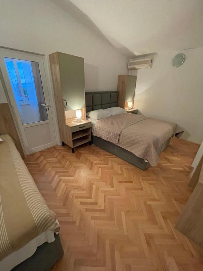 Diana Rooms And Apartments Starigrad Paklenica Bagian luar foto