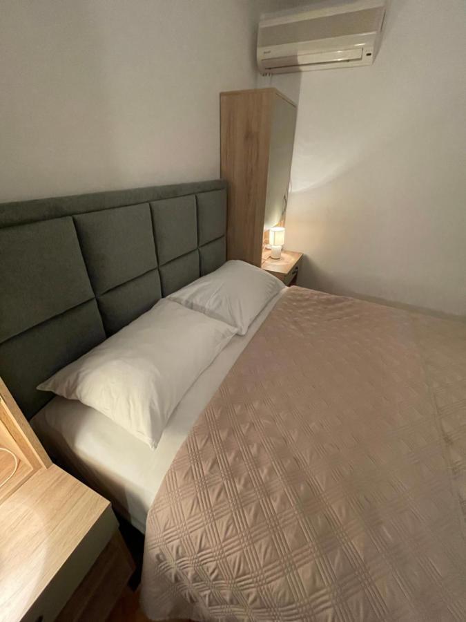 Diana Rooms And Apartments Starigrad Paklenica Bagian luar foto