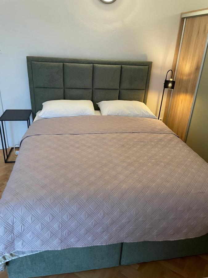Diana Rooms And Apartments Starigrad Paklenica Bagian luar foto