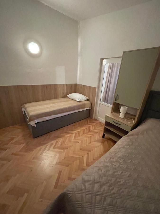Diana Rooms And Apartments Starigrad Paklenica Bagian luar foto