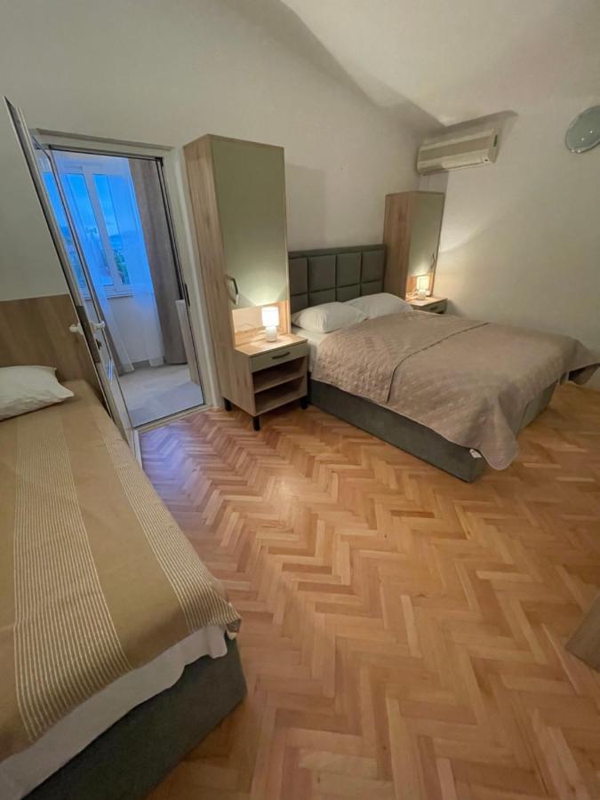 Diana Rooms And Apartments Starigrad Paklenica Bagian luar foto