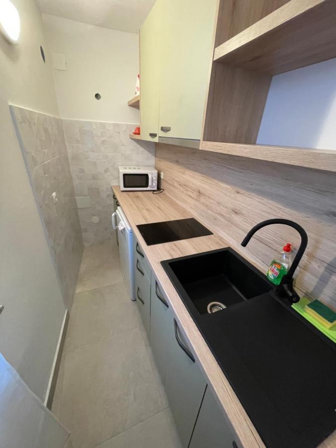 Diana Rooms And Apartments Starigrad Paklenica Bagian luar foto