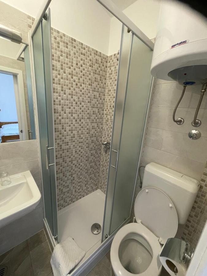 Diana Rooms And Apartments Starigrad Paklenica Bagian luar foto
