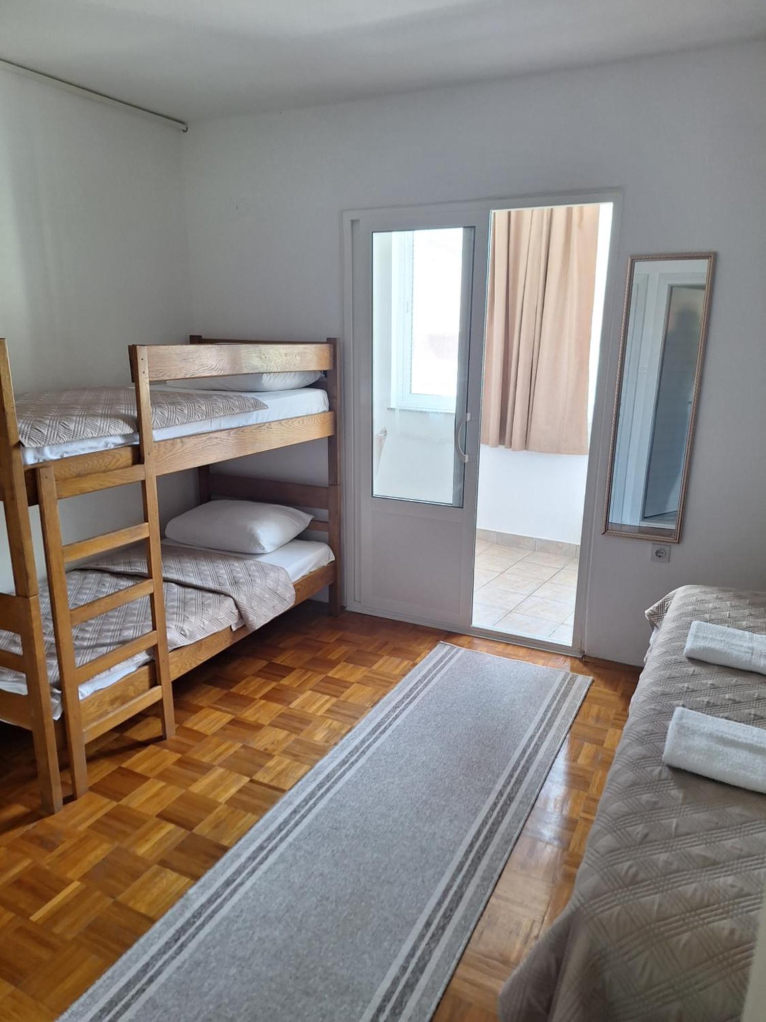 Diana Rooms And Apartments Starigrad Paklenica Bagian luar foto