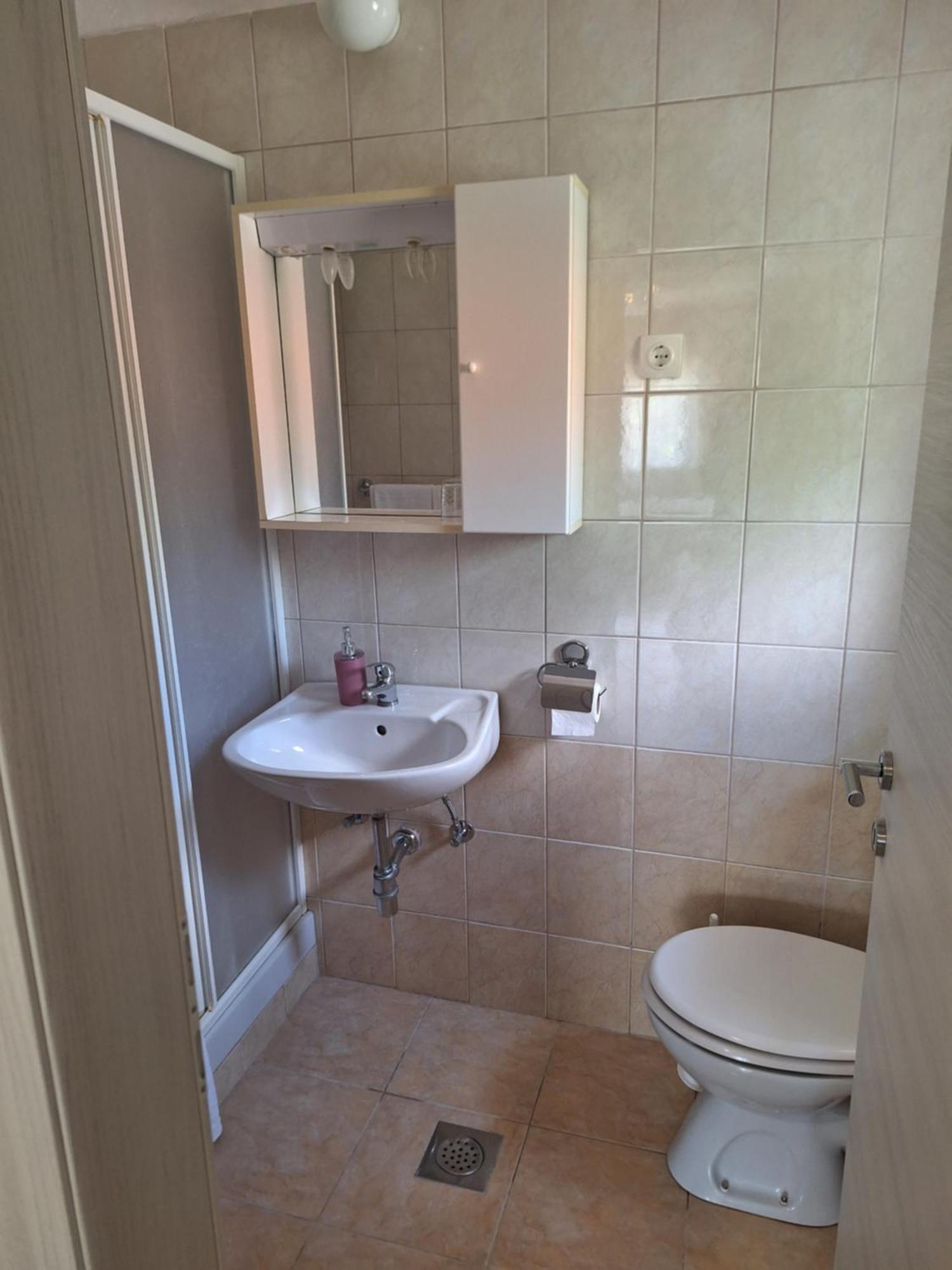 Diana Rooms And Apartments Starigrad Paklenica Bagian luar foto