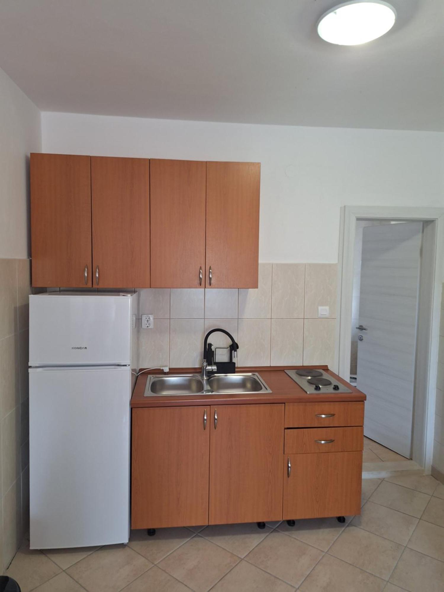 Diana Rooms And Apartments Starigrad Paklenica Bagian luar foto