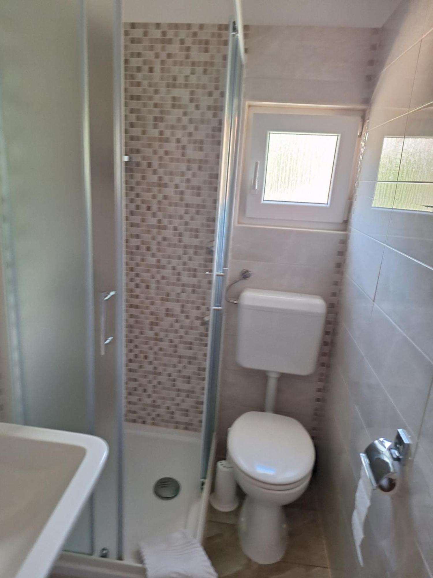 Diana Rooms And Apartments Starigrad Paklenica Bagian luar foto