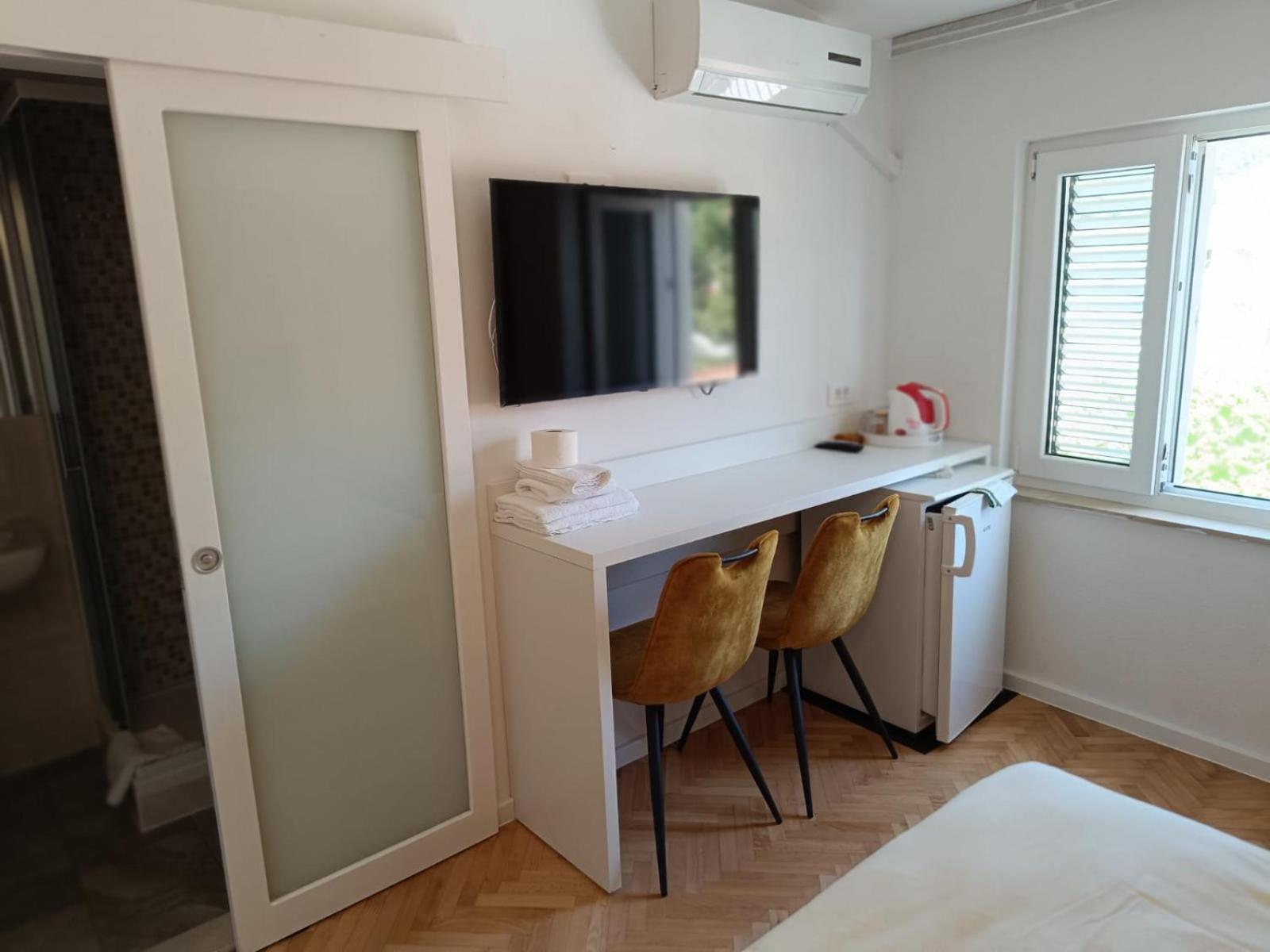 Diana Rooms And Apartments Starigrad Paklenica Ruang foto