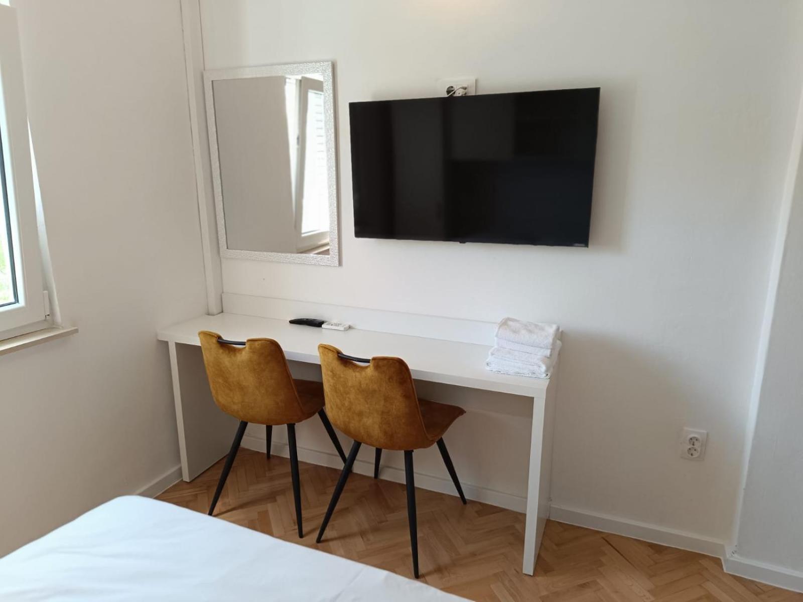 Diana Rooms And Apartments Starigrad Paklenica Ruang foto