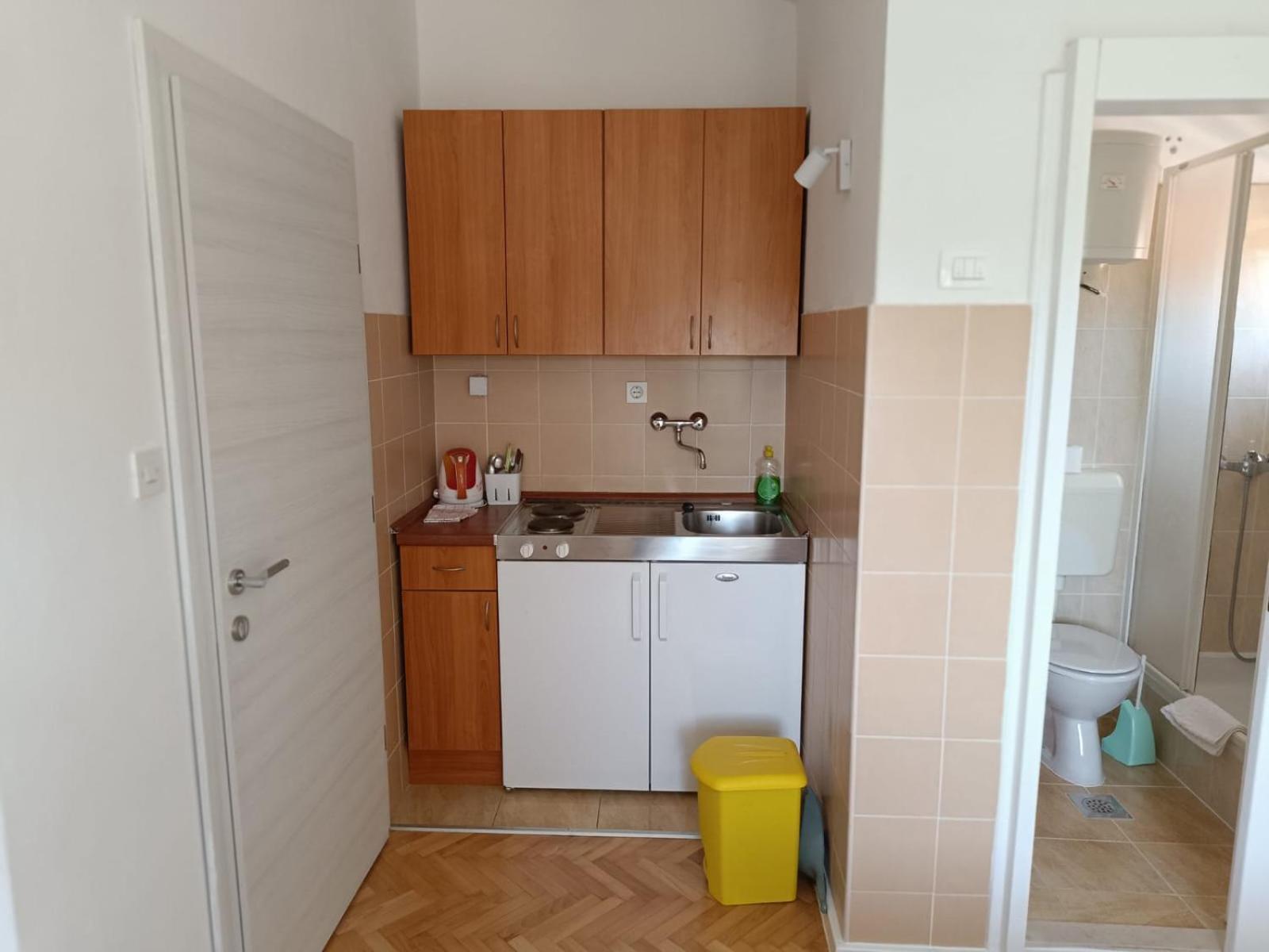 Diana Rooms And Apartments Starigrad Paklenica Ruang foto