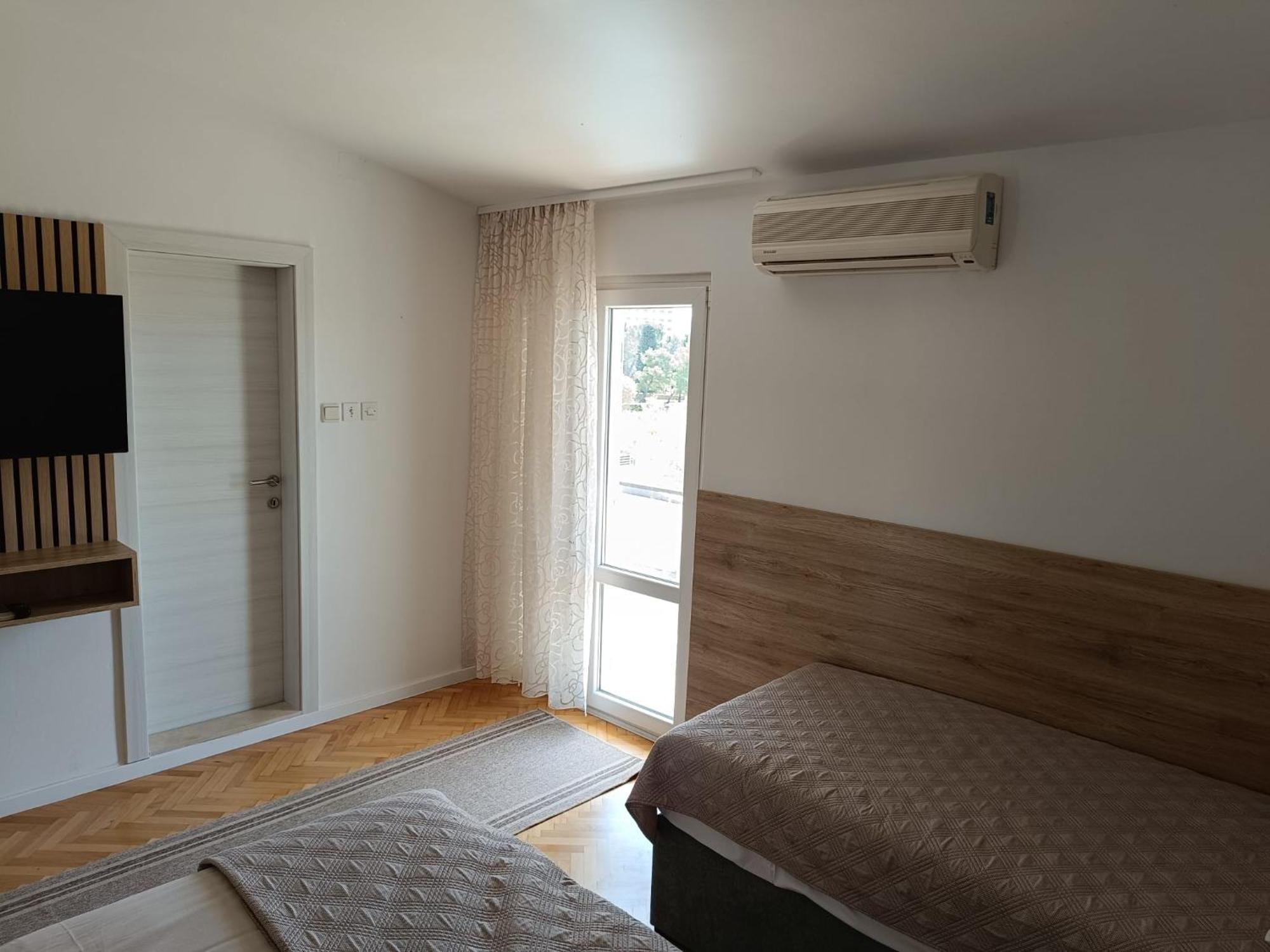 Diana Rooms And Apartments Starigrad Paklenica Bagian luar foto
