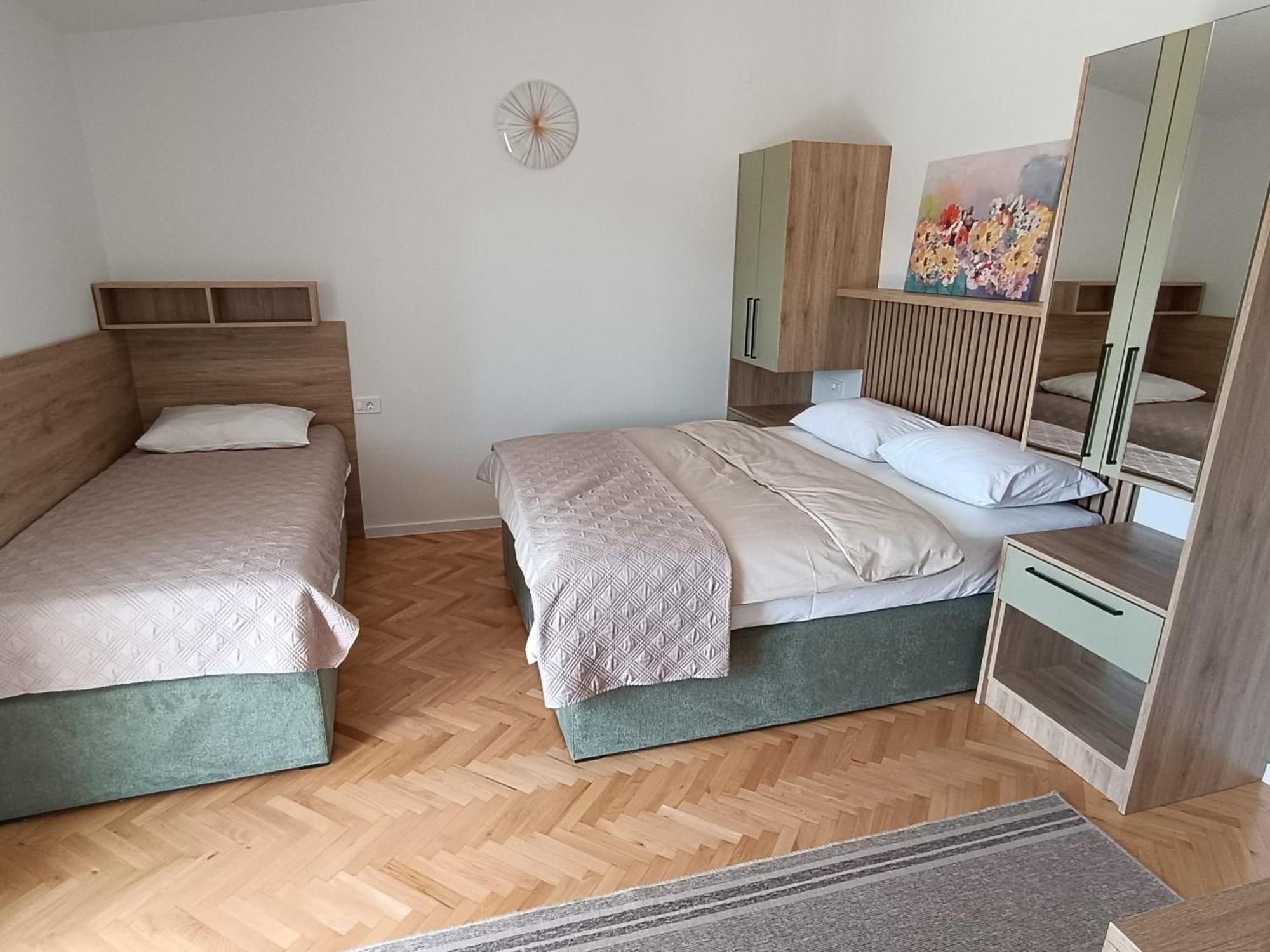 Diana Rooms And Apartments Starigrad Paklenica Bagian luar foto