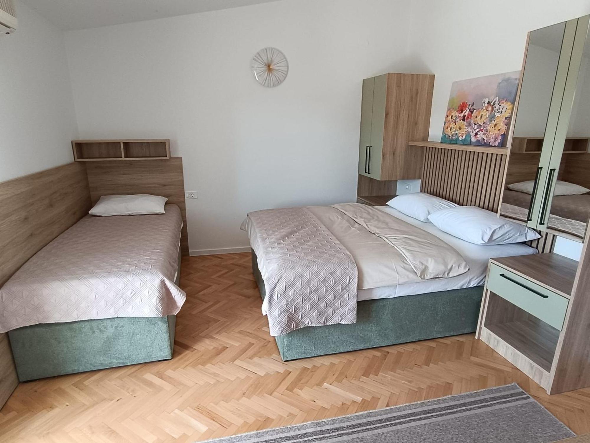 Diana Rooms And Apartments Starigrad Paklenica Ruang foto
