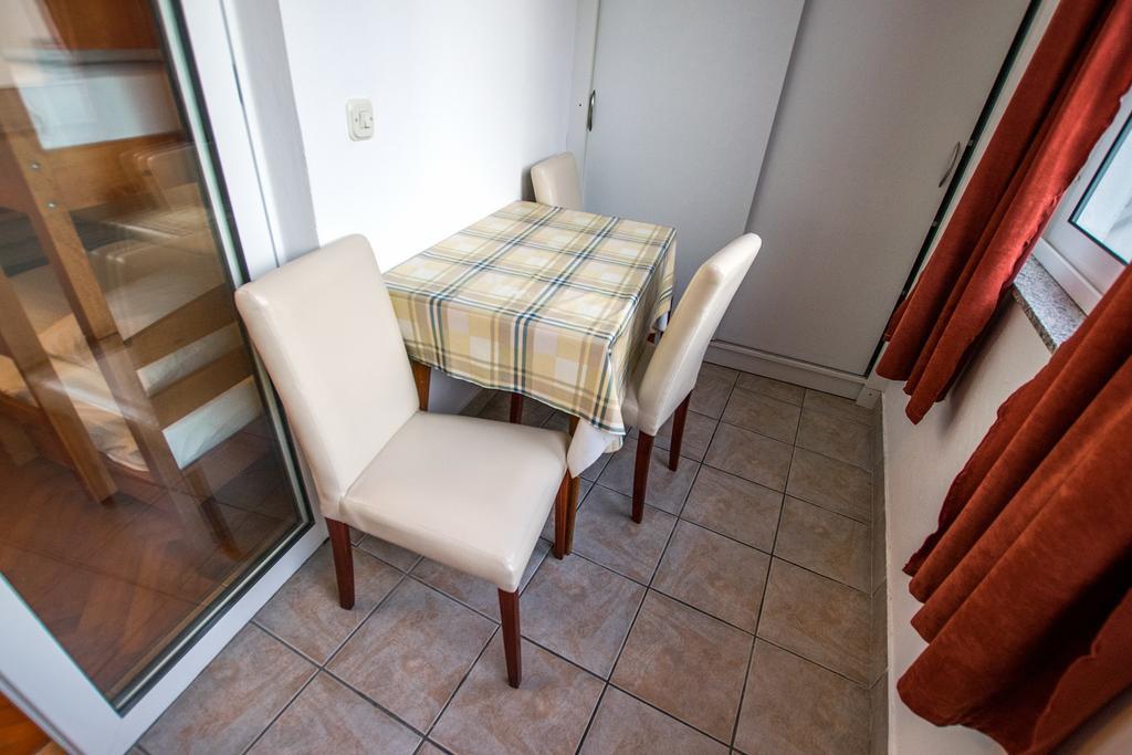 Diana Rooms And Apartments Starigrad Paklenica Bagian luar foto