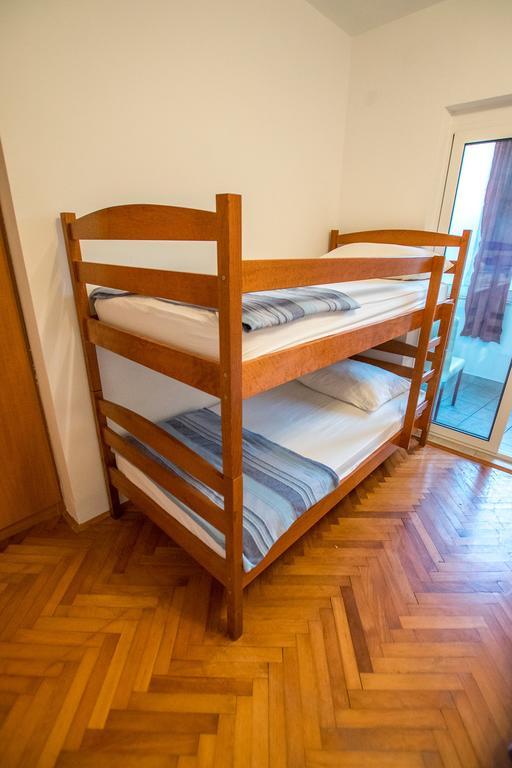 Diana Rooms And Apartments Starigrad Paklenica Bagian luar foto