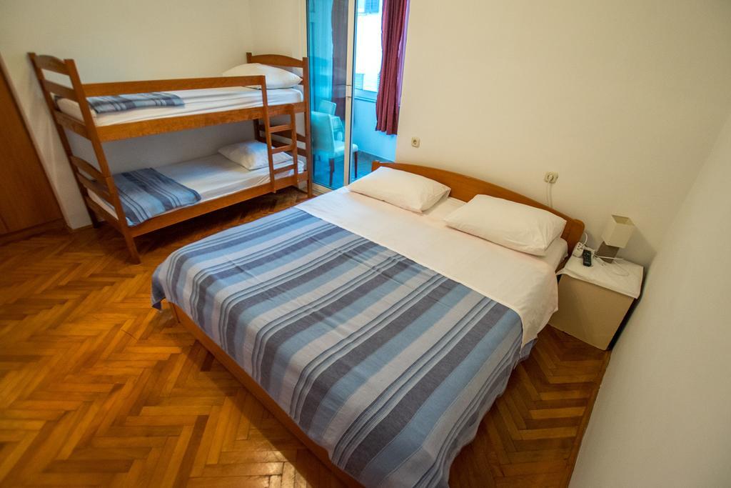Diana Rooms And Apartments Starigrad Paklenica Bagian luar foto