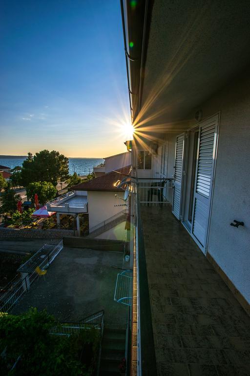 Diana Rooms And Apartments Starigrad Paklenica Bagian luar foto